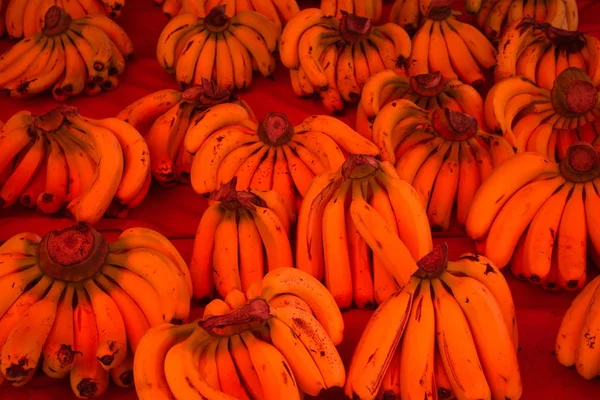 阿纳穆尔香蕉堆在市场上出售 — 图库照片