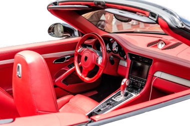 Spor araba kabin, direksiyon, hız göstergesi, takometre ve vites kutusu parçası