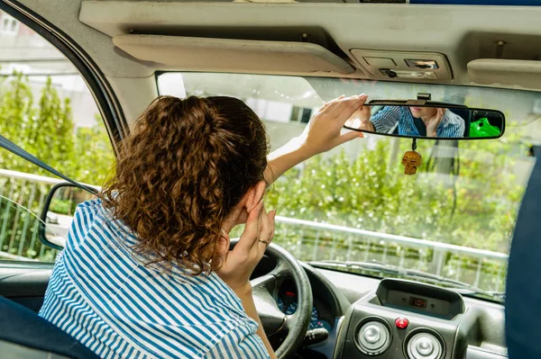 Girl Looks Mirror Corrects Leaving Car Par — Stock Photo, Image