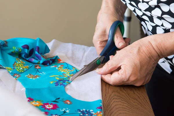 Woman Cuts Scissors Table Lining White Fabric Dresses — Stock Photo, Image