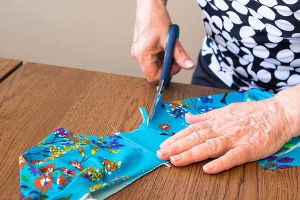 Woman Cuts Piece Cloth Pair Scissors Table Child Dress — Stock Photo, Image