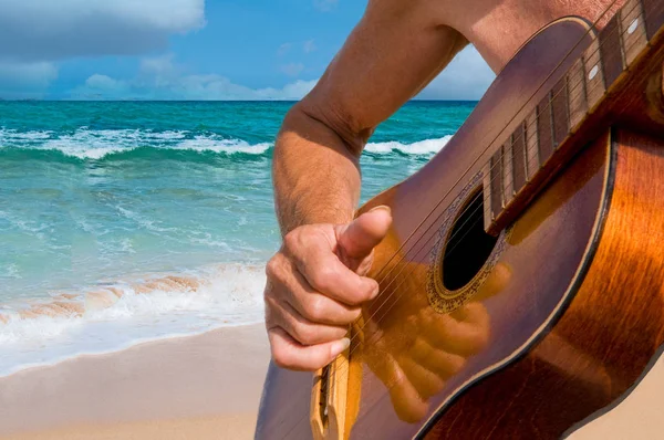 Man Playing Guitar Beach Background Sea — Stock Photo, Image