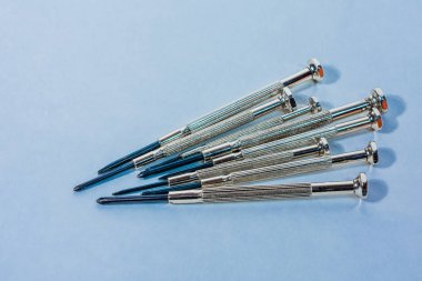 Bir dizi küçük vidalar için chore Tornavidalar