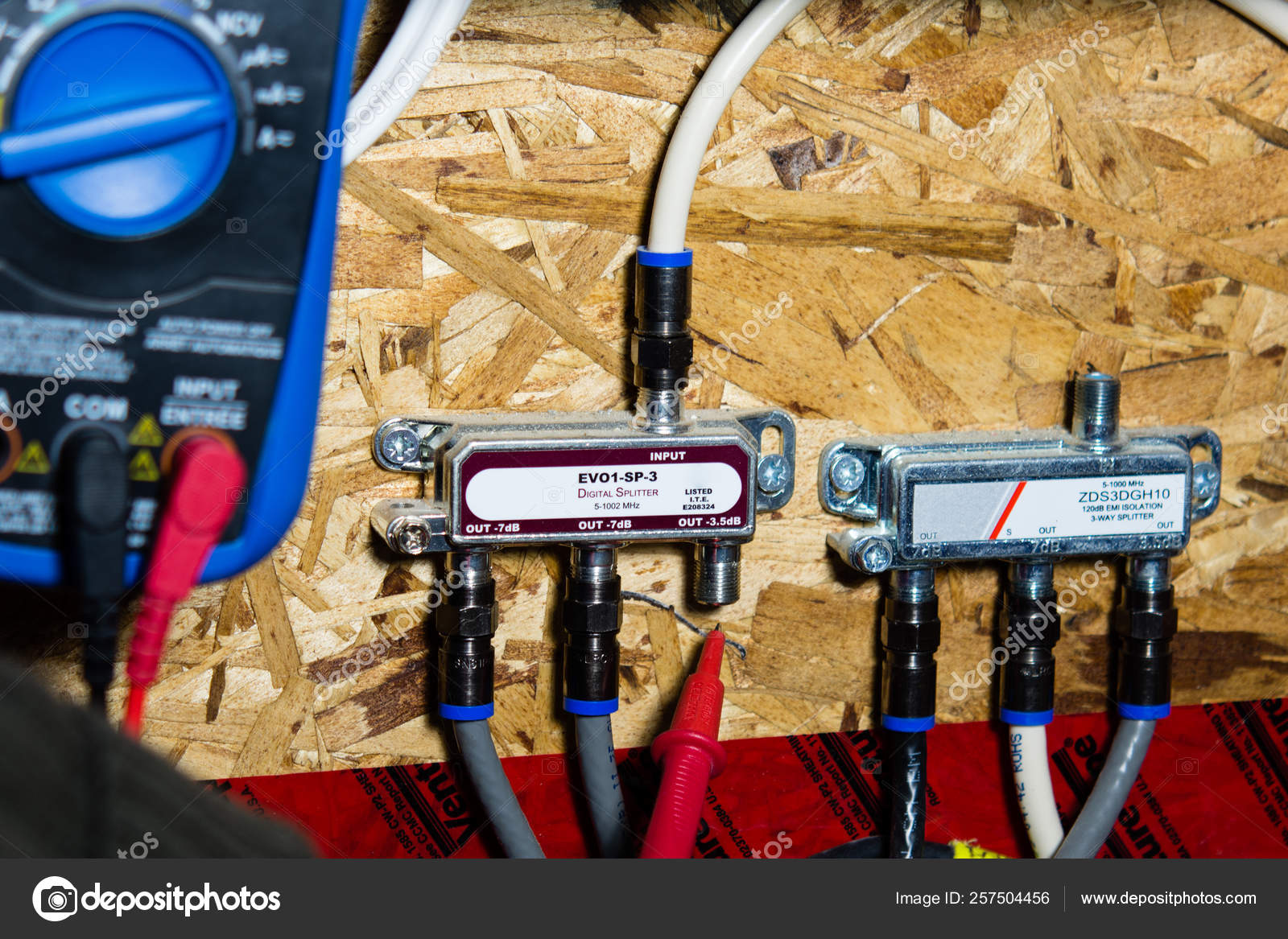 Мультиметром dt83b батарея. Звуковой сигнал 2х контактный. Прозвонить антенный кабель тестером. Прозвонить провод мультиметром. Как проверить идет ли сигнал.