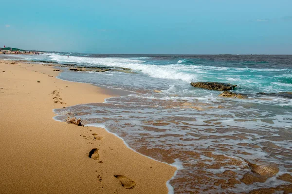 Les premiers jours de la saison de baignade en Méditerranée — Photo