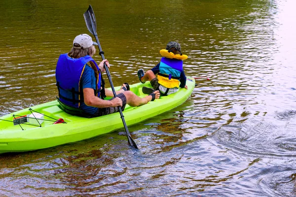 Abuelo Nieto Sientan Kayak Para Navegar Largo Del Lago Largo — Foto de Stock