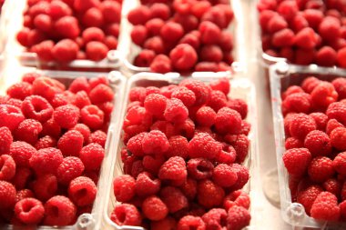 Sepette taze ahududu