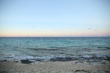 mavi deniz ve blu gökyüzü ve arka plan için günbatımı