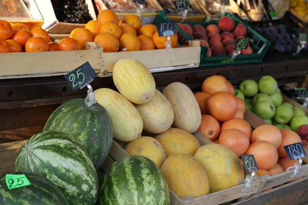 Frutas Legumes Frescos Diferentes Orgânicos Exposição Mercado — Fotografia de Stock