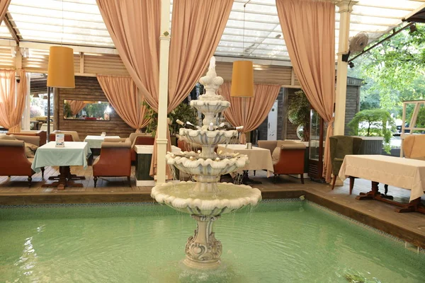 Intérieur Luxueux Restaurant Avec Une Belle Fontaine Milieu Piscine Des — Photo