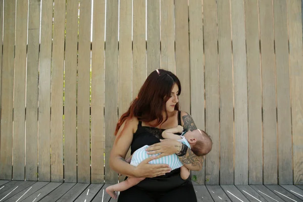 Young Happy Mother Lovingly Holds Her Arms Her Month Old — Stock Photo, Image