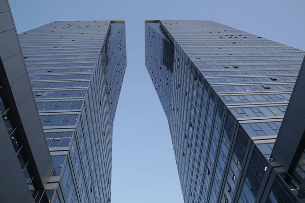 Twee Dubbele Torens Van Glas Beton Modern Kantoorgebouw Met Blauwe — Stockfoto