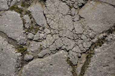 doku çim takımıdır ile eski kırık beton