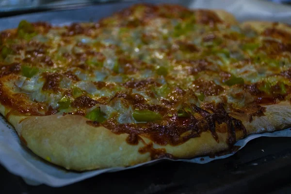 closeup ev yapımı pizza fırından taze