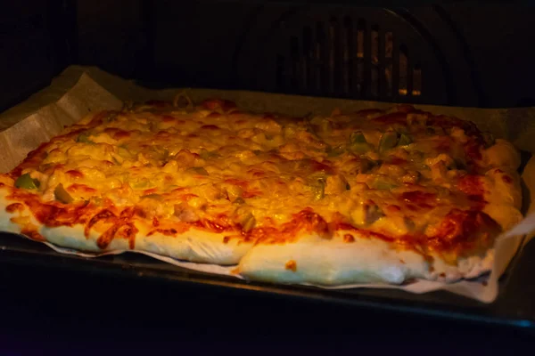 Σπιτική Πίτσα Στο Φούρνο — Φωτογραφία Αρχείου