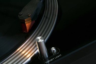 Vinil kaydı hedef ışık pikap iğnesi ile iplik
