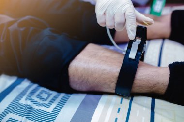 Elektrokardiyogram hastanede kalp ve nabız ölçümü için. Yıllık sağlık kontrolü. Ölçüm hastaların kan basıncı elektrokardiyografi hemşire. EKG