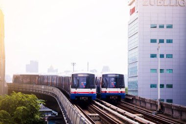 Bangkok Tayland: 15 Eylül 2018: iki skytrain veya Bts bölgesinden İstasyonu, Bangkok iş merkezi Silom road gidin.