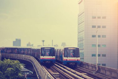 Bangkok Tayland: 15 Eylül 2018: iki skytrain veya Bts bölgesinden İstasyonu, Bangkok iş merkezi Silom road gidin.