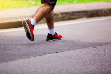 Sabah açık Park'ta çalışan insanlar. Spor sağlıklı yaşam konsepti.