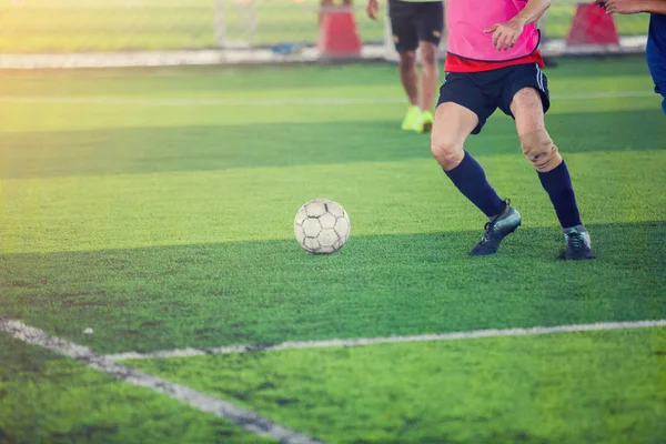 Los Jugadores Fútbol Atrapan Controlan Pelota Para Disparar Portería Jugadores — Foto de Stock