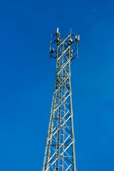 Mobile Reciever Transmitter Antenna Tower Antenna Tower Building Blue Sky — Stock Photo, Image