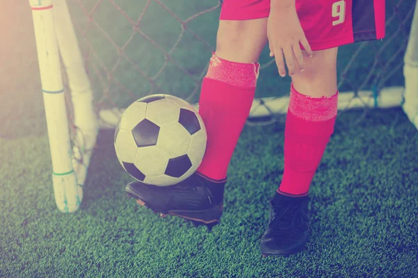 Giocatore Calcio Asiatico Rimbalzare Palla Davanti Mini Obiettivo — Foto Stock