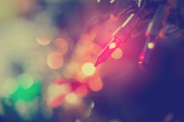 Lamba ve Parlatıcı Noel ağacına Noel tatil arka plan için. Yeni yıl tatil arka plan.