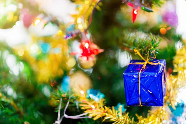 Glanz Zum Weihnachtsbaum Für Den Weihnachtlichen Hintergrund Hintergrund Der Feiertage — Stockfoto