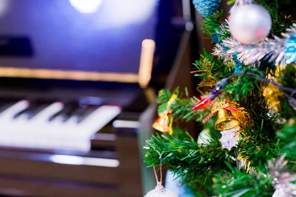 Пианино Блеск Елке Праздничного Фона Новогодние Праздники — стоковое фото