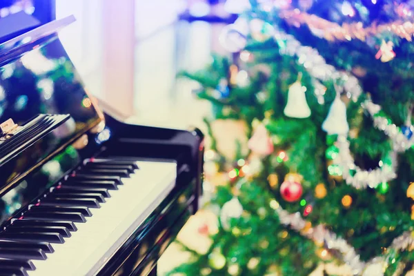 Piano Brillo Árbol Navidad Para Fondo Navideño Año Nuevo Vacaciones — Foto de Stock