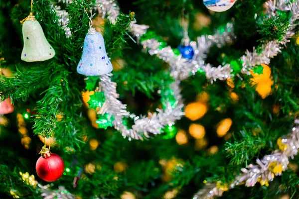 Piano Brillo Árbol Navidad Para Fondo Navideño Año Nuevo Vacaciones — Foto de Stock