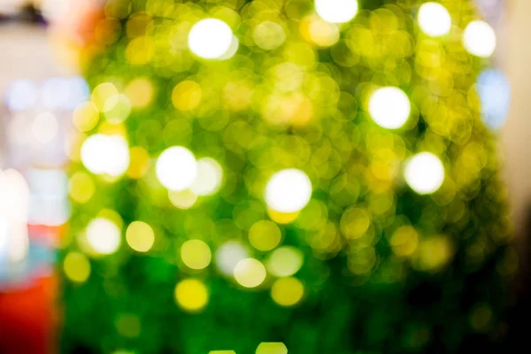 Bokeh Von Der Beleuchtung Des Grünen Weihnachtsbaums Weihnachtsurlaub Hintergrund Hintergrund — Stockfoto