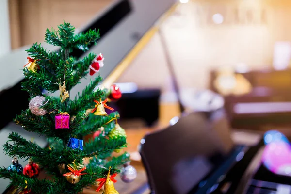 Piano Árvore Natal Para Fundo Feriado Natal Ano Novo Férias — Fotografia de Stock