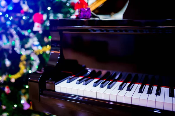 Piano Árbol Navidad Para Fondo Navideño Año Nuevo Vacaciones Fondo — Foto de Stock