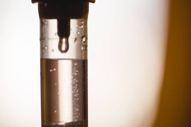IV sıvı intravenöz damla tuzlu damla hastane odası, tıbbi kavramı, enjeksiyon ayarla uyuşturucu infüzyon bakım kemoterapi, kavram, seçici odak