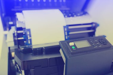 satır yazıcı veya büyük nokta yazıcı arka ofis rapor ya da birçok bilgi yazdırma işi için kontrol paneli