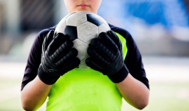futbol topu kaleci elinde. Futbol oyuncu eğitim veya futbol maç.