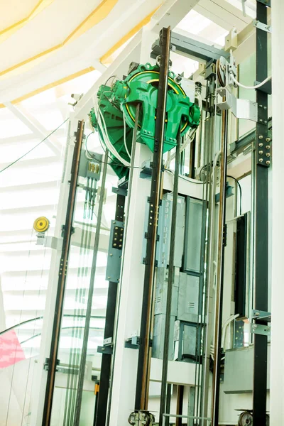 Вращение Колеса Помощью Стропы Помощью Двигателя Системы Пассажирского Лифта Универмаге — стоковое фото