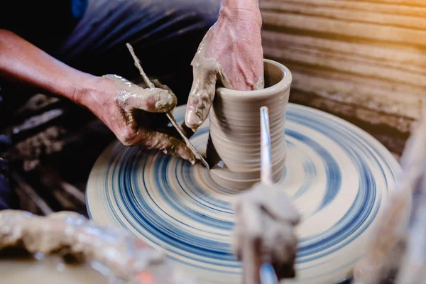 Pottery, workshop, ceramics art concept - closeup on male hands — Stock Photo, Image