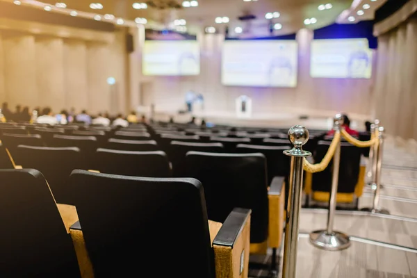 Desfoque de auditório para reunião de acionistas ou evento de seminário — Fotografia de Stock