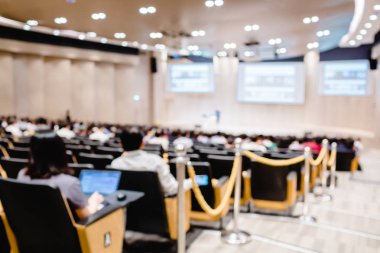 Auditorium hissedarlar toplantısı veya seminer etkinlik için bulanık