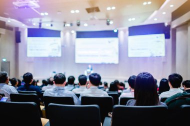 Auditorium hissedarlar toplantısı veya seminer etkinlik için bulanık