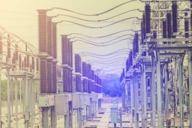 Elektrik iletim hatları, yüksek voltaj güç transforme