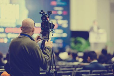 Video kamera konferans salonunda rekor hoparlör ve izleyici seti 