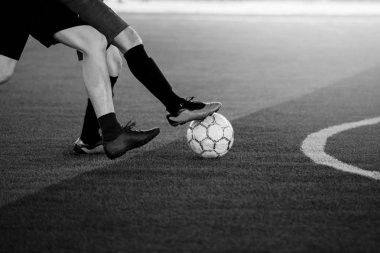 futbolcuların siyah-beyaz görüntü tuzak ve bal kontrol