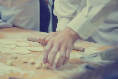 Dim Sum şefler çalışma sarma köfte ünlü restoranda