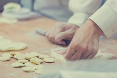 Dim Sum şefler çalışma sarma köfte ünlü restoranda