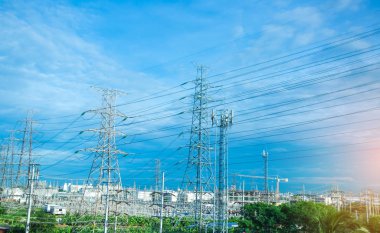 Yüksek gerilim elektrik kulesi hattı. Güç Kaynağı Fac Silueti
