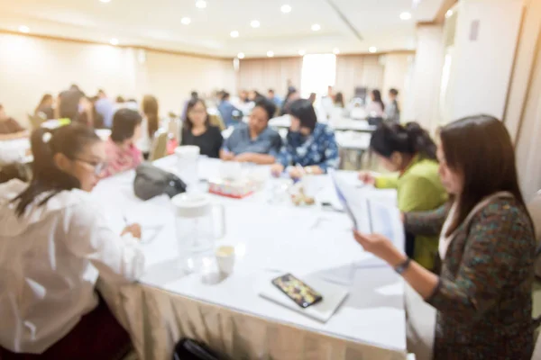 Imagen borrosa. startup equipo de negocios lluvia de ideas en la reunión wor —  Fotos de Stock